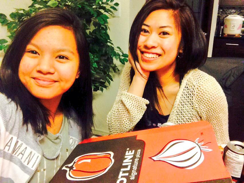 roselynkyla's tweet photo. This is what happens when it's only us two at home... #fatties #2lrgpizzas #workoutisnothing #theyleftus #kbye 💕☺️ http://t.co/uxXiOQJydm