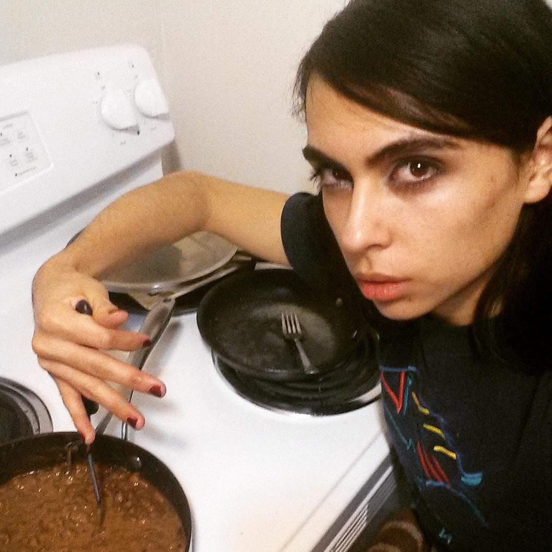 KikiDahlings's tweet photo. Smashing beans for the Bean Gods! @tyrabanks #RAOM #randomactsofmodeling http://t.co/YHLv0Nvy8N