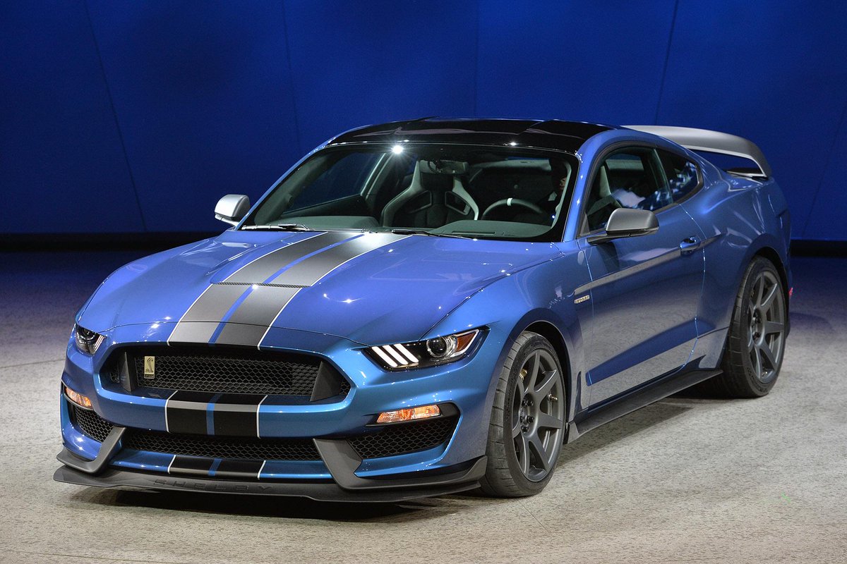 Luxurious_Pics's tweet photo. GT350R http://t.co/CIUwAY4Rli