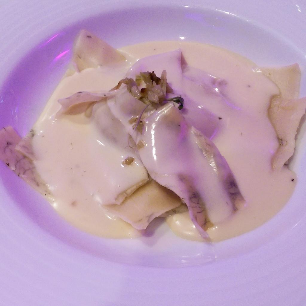 don_merengue's tweet photo. Raviolón con cangrejo y salsa de xtabentún (Chef Eduardo Osuna) en #CenaConSentido @TableedeChefsMx @FoodandTravelMX http://t.co/9F946ocPWC