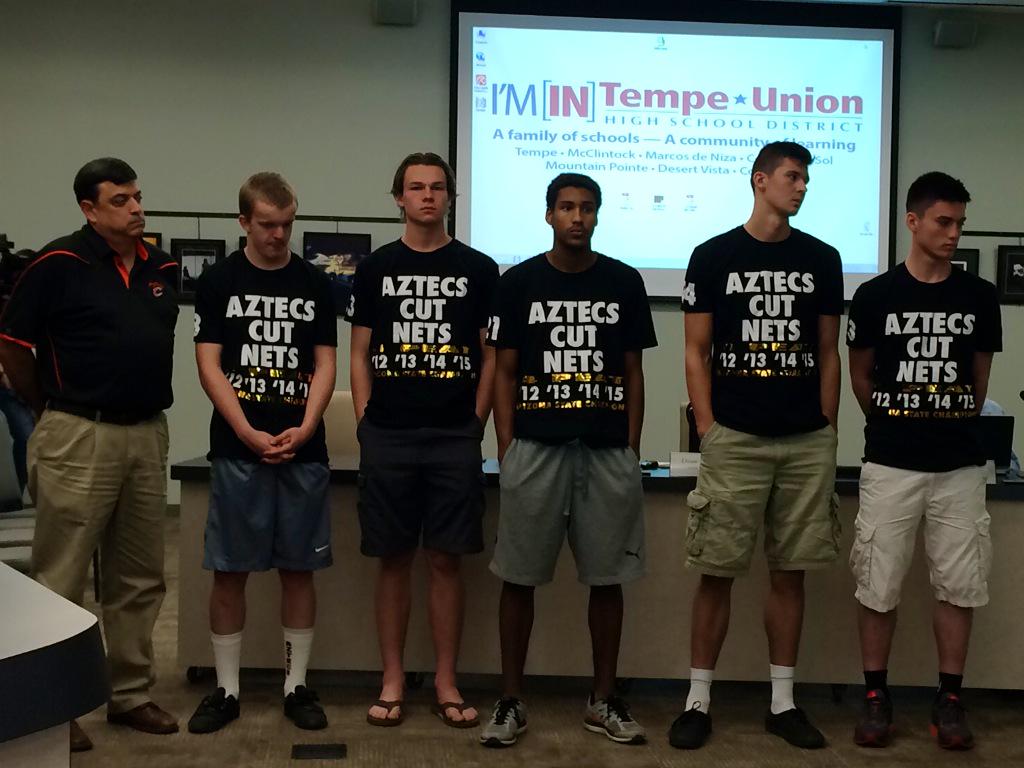 TUHSD_News's tweet photo. Sam Duane gets standing ovation as Corona del Sol bball team is honored for winning state championship http://t.co/JlSwVG63Fx