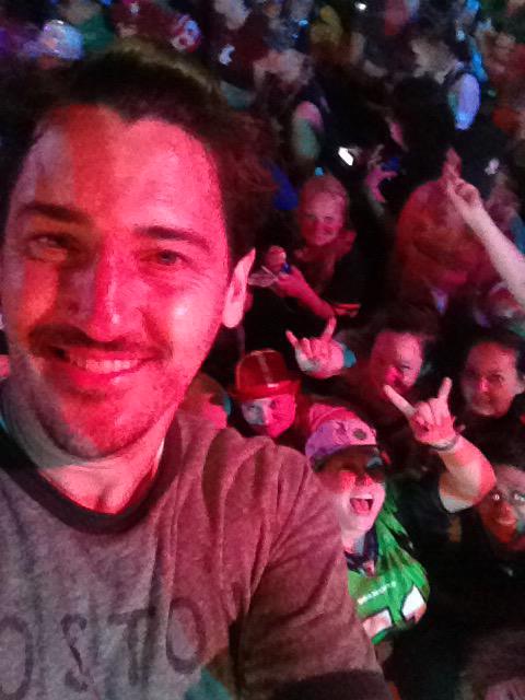 awesomestrat's tweet photo. @JonathanRKnight #SelfiesWithJonathan http://t.co/v9IZR3AQD1