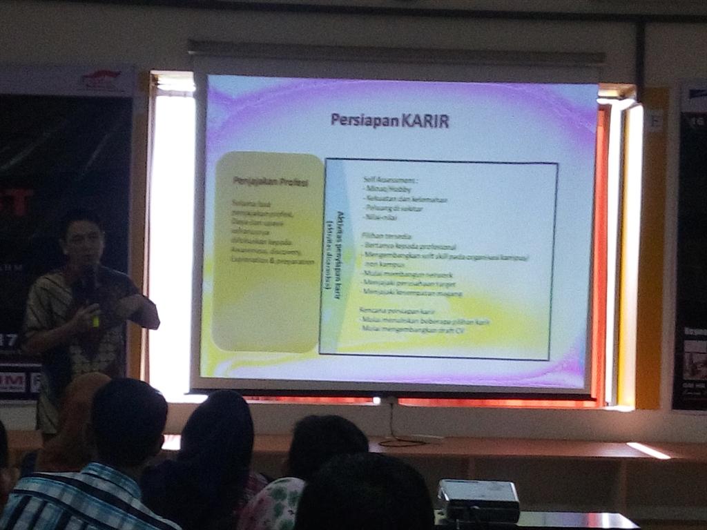 Pak Wie Tjung dari Astra International sedang memberikan materi kpd mahasiswa/i UNDIP #CareerfastAHM <a href="/Astra_Career/">Astra Career</a>