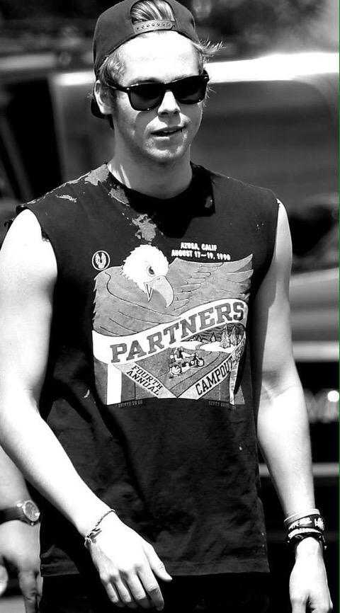 jackingoffash's tweet image. Dang Hemmings