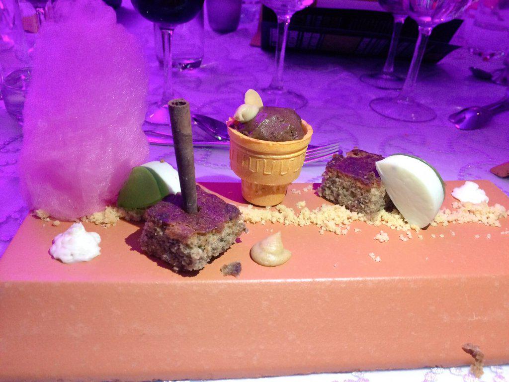 DFHambrientas's tweet photo. Delirio azteca en @TableedeChefsMx #CenaConSentido en @misabelsheraton #postre http://t.co/gJAeLAwd8e
