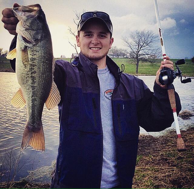ShowMeOutdoors's tweet photo. Staff members @Lbasler7 and @jakeharris78 with a couple great bass! http://t.co/ogR7XaJqzL