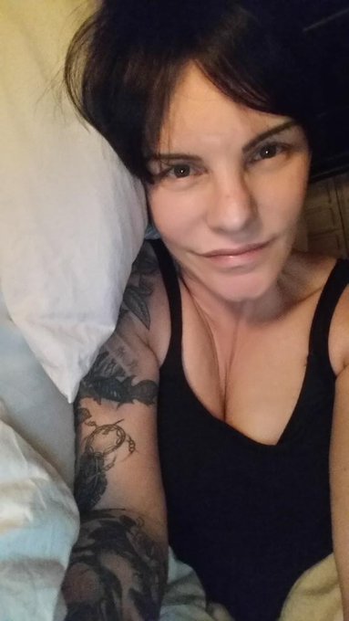 Good morning #Scoundrels ❤ ❤ ❤ http://t.co/HI1Abklaha<a href="/tag/scoundrels"class="tags">#Scoundrels</a>