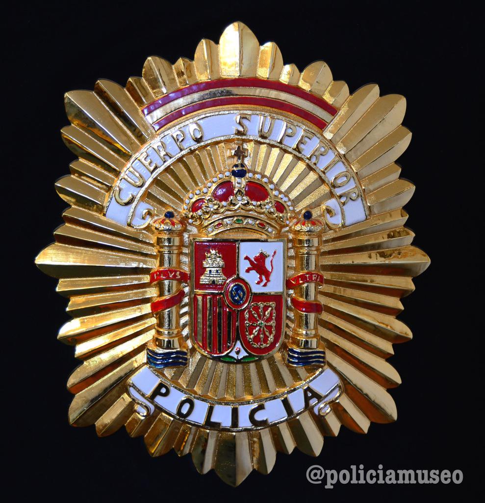 Placa emblema Policía Nacional con N.º grabado