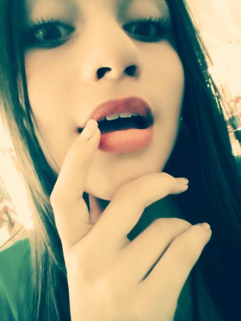 HerreraLaura's tweet photo. Jajajjaja yo acá tratando de ser 👯"sexy"👯 #MisionImposible 😝 
....soy demasiado tierna 😂😂😂😂sii claro! http://t.co/FXGq3E25XN