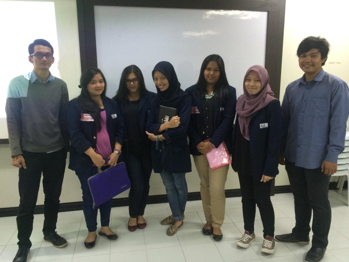 Selesai sudah persentasi kita ke <a href="/bemfikomUEU/">BEM FIKOM Esa Unggul</a>, makasih kakak-kakak bem nya sudah menerima kita dengan baik 😊