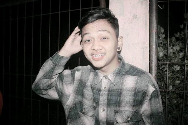 {} VaaZam {} tweet media