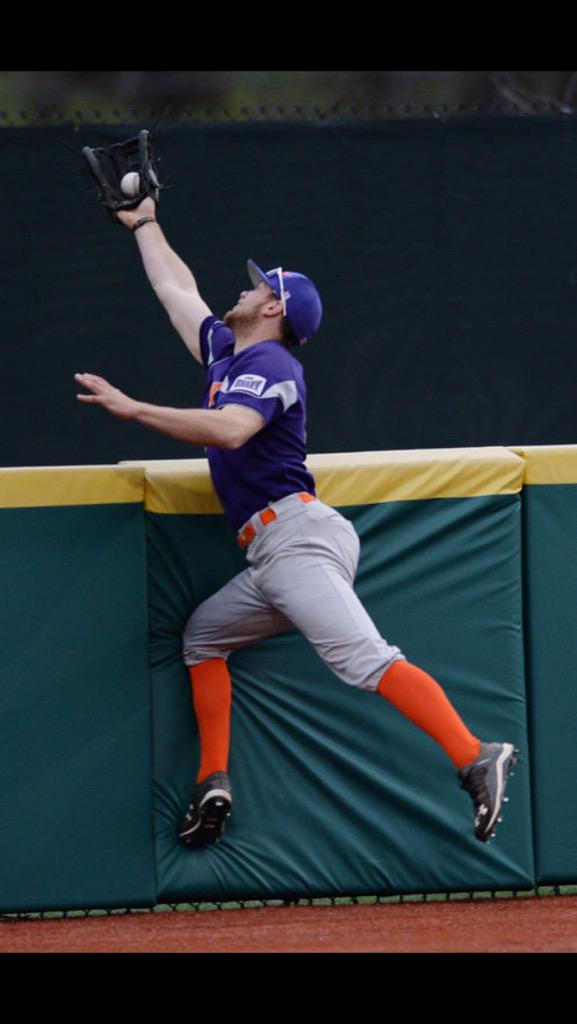 j_perry2's tweet photo. Hey @SportsCenter here's your top play tonight @Jay_What http://t.co/eMz1ojQBeV