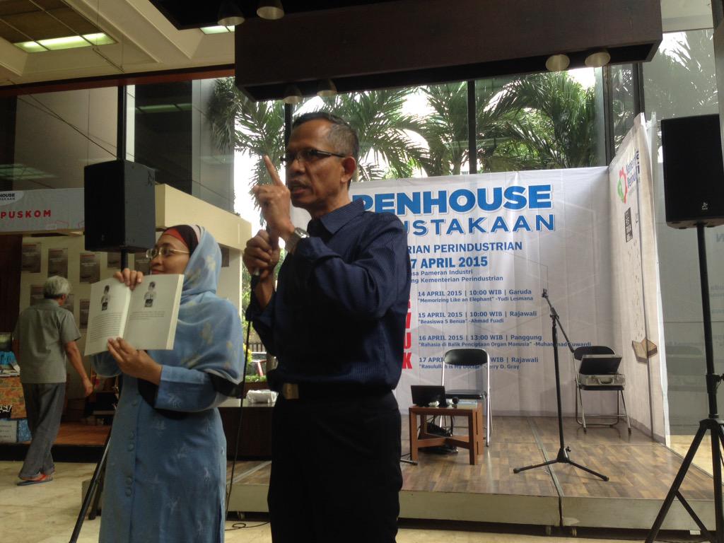 pkemenperin's tweet photo. Bedah buku Rahasia di Balik Penciptaan Organ Manusia #openhouseperpus http://t.co/hmqzZ33WY9