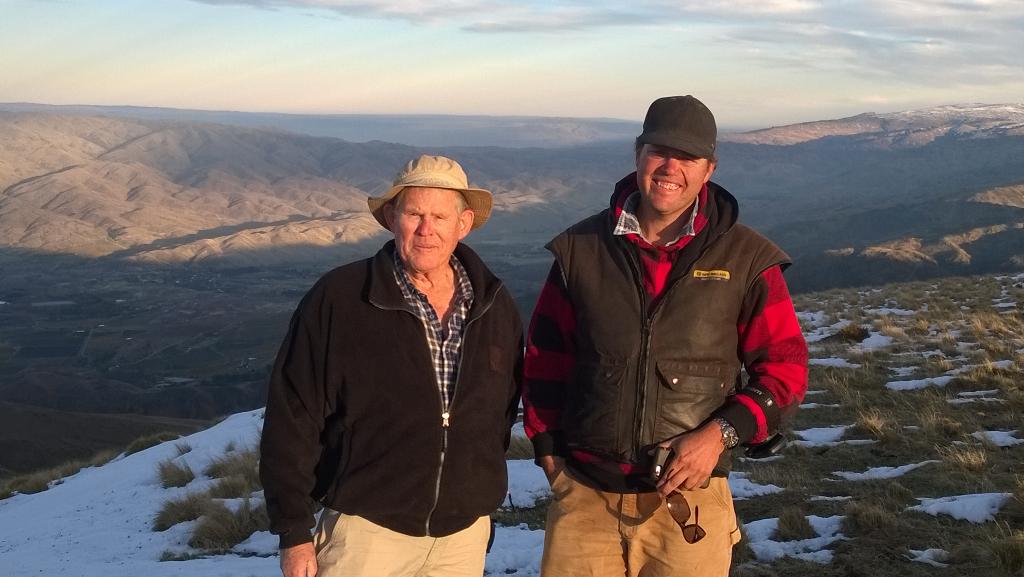 edsi100's tweet photo. @MatthewClarkLtd on top of #mountdifficulty with James and Robin @Cereswines magical! @heliviewflights http://t.co/NMw1G0jWzd