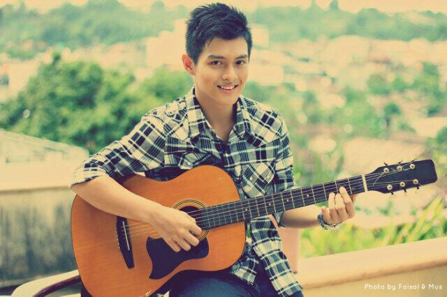 Marcelious_OFC's tweet photo. #Marcelious mau jg dong di nyanyiin sma kamyu @AcelSantiago_ dududu.dududu π http://t.co/S5QgG2DDpy