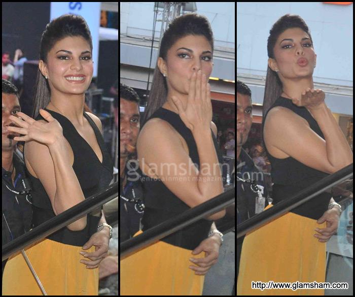glamsham's tweet photo. Gorgeous @Asli_Jacqueline​ blows a kiss to her fans!

More pics: http://t.co/PVn2tD8wVq http://t.co/7uGiJxVZmw