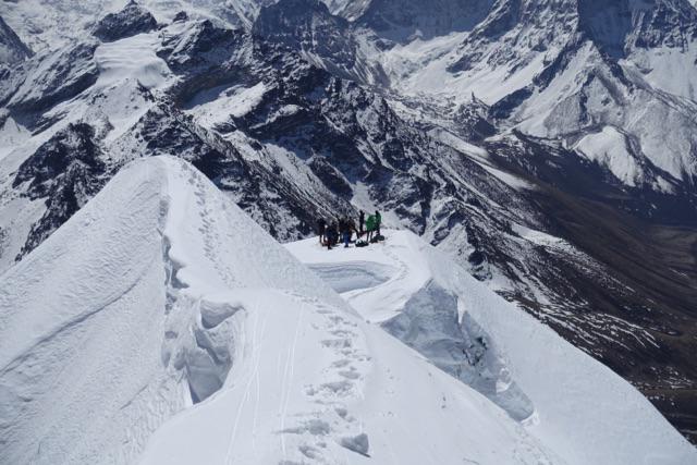 TREK8848's tweet photo. On the summit of Lobuche East http://t.co/OjScmRrELU