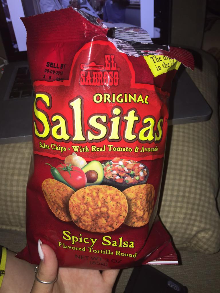 alinacanfly's tweet photo. Pretty big bag full of chips right? Lololol nope😒 http://t.co/WPOIntpNaf