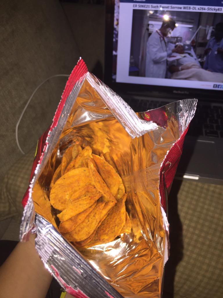 alinacanfly's tweet photo. Pretty big bag full of chips right? Lololol nope😒 http://t.co/WPOIntpNaf