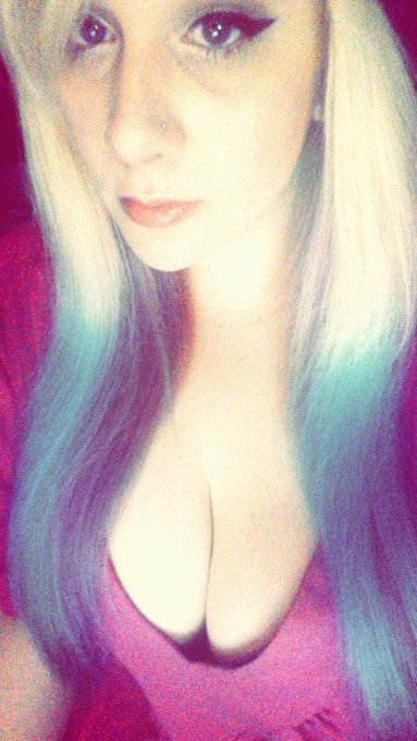 I'm on cam now. Be nice please. 😕 http://t.co/JEXvncLnbA