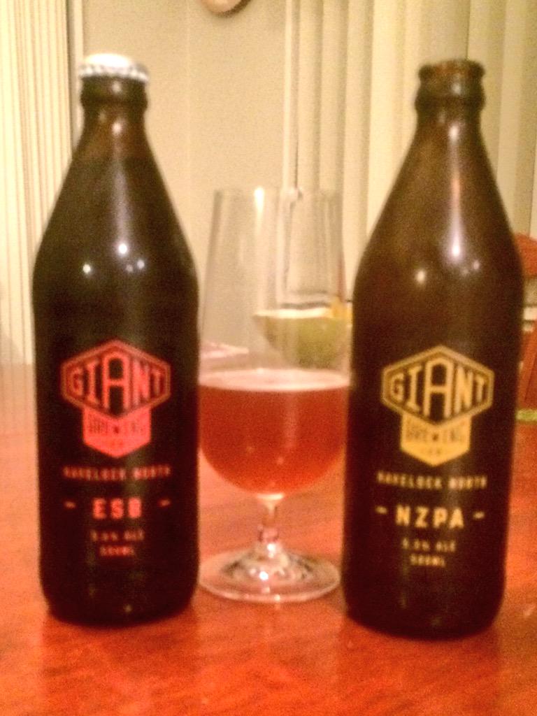 SixxerRowland's tweet photo. Keeping it as local as I can with @giantbrewingco tonight, nice way to spend my Thursday evening 🍺 http://t.co/b92lTsVT6v