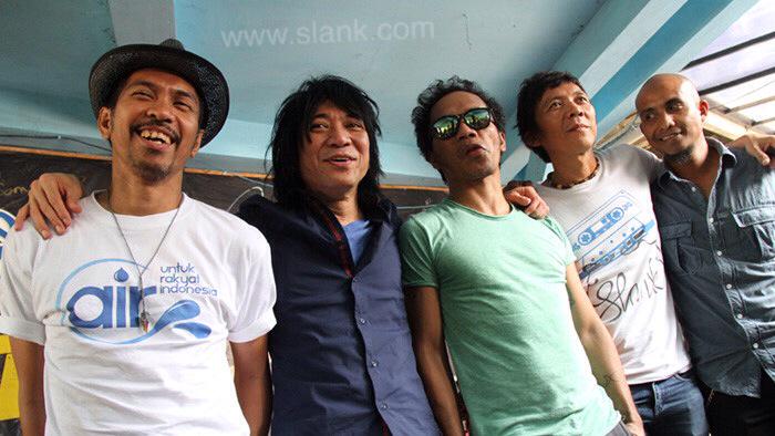 Info kegiatan, jadwal manggung, sejarah, lirik lagu dan semua tentang Slank bisa dilihat di slank.com