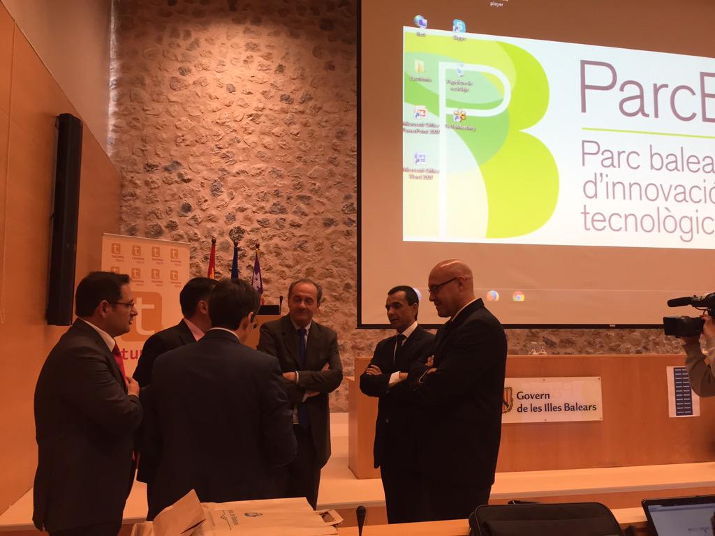 Any_Solution's tweet photo. Inicio del #ctdigital con @JoaquinGaMar @iBalears @PortsdeBalears @COIT_AEIT @carlosromerodex @SEGITTUR @parcbit http://t.co/Jqt9Aiyfhu