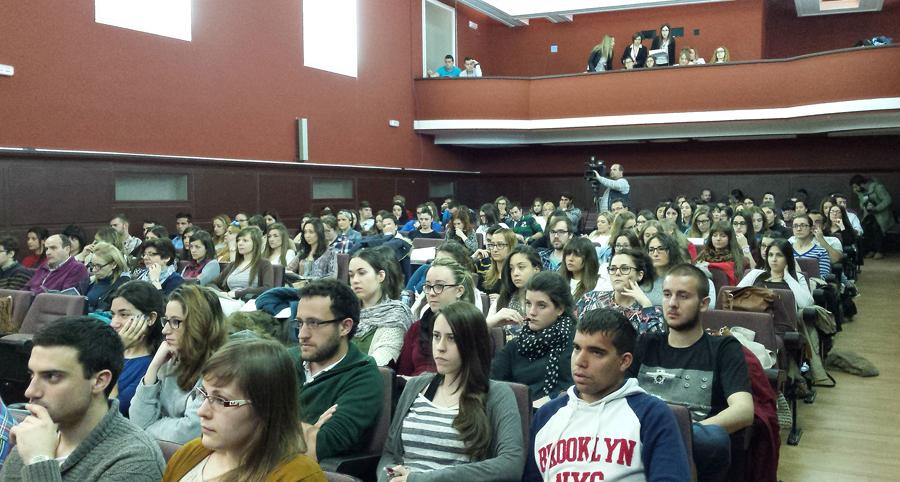 La seguridad del paciente centra las III Jornadas de #Enfermería de @UCAVILA.
#Salud
bit.ly/1Hwj6En