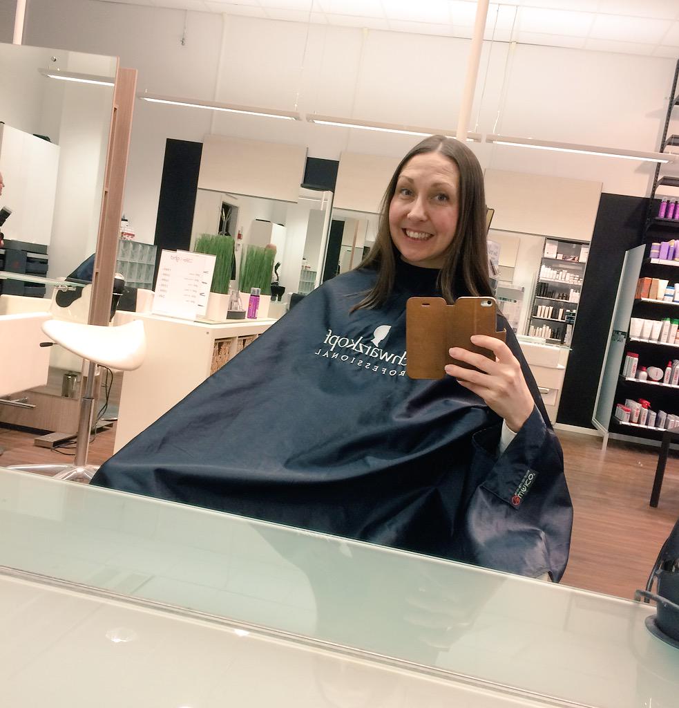 FagelnFenix's tweet photo. #cutandblow #erikslundshoppingcenter #nylook nu börjar det!! http://t.co/qjyECxKhZ6