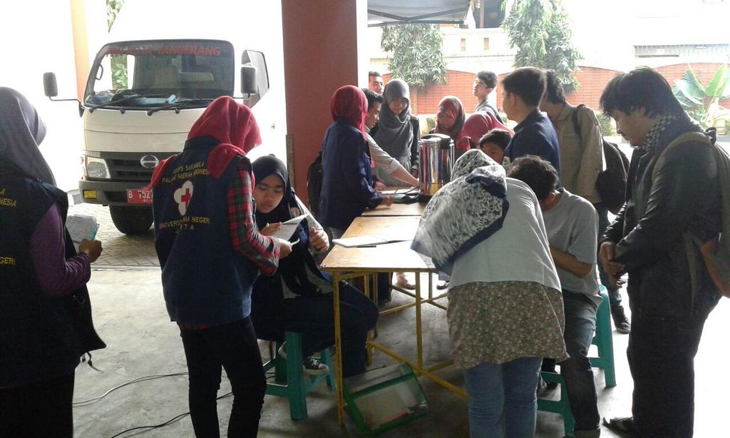 ksruinjkt's tweet photo. Donor Darah @agreventuinjkt dengan @ksruinjkt di Parkiran Utara Fakultas Sains dan Teknologi
(IHP) http://t.co/9RI106pPVk