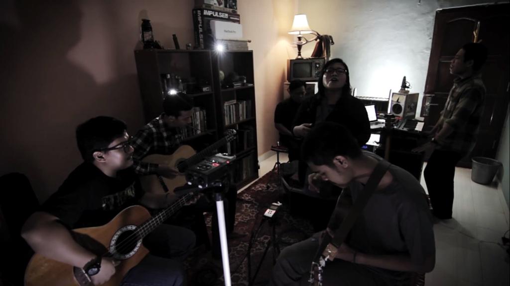 "Merekam Lengkara dan Satu Haluan" di balik layar pembuatan video @theoryofdis_tic revi.us/merekam-lengka…