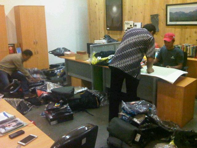 EASTeiger's tweet photo. Prepare 4 Black Borneo Expedition 2015 http://t.co/3m4jO4yp9p