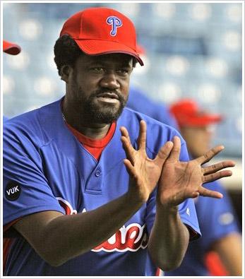 Happy Birthday Antonio Alfonseca! Nicknamed El Pulpo (The Octopus) because he has 6 fingers on each hand! 