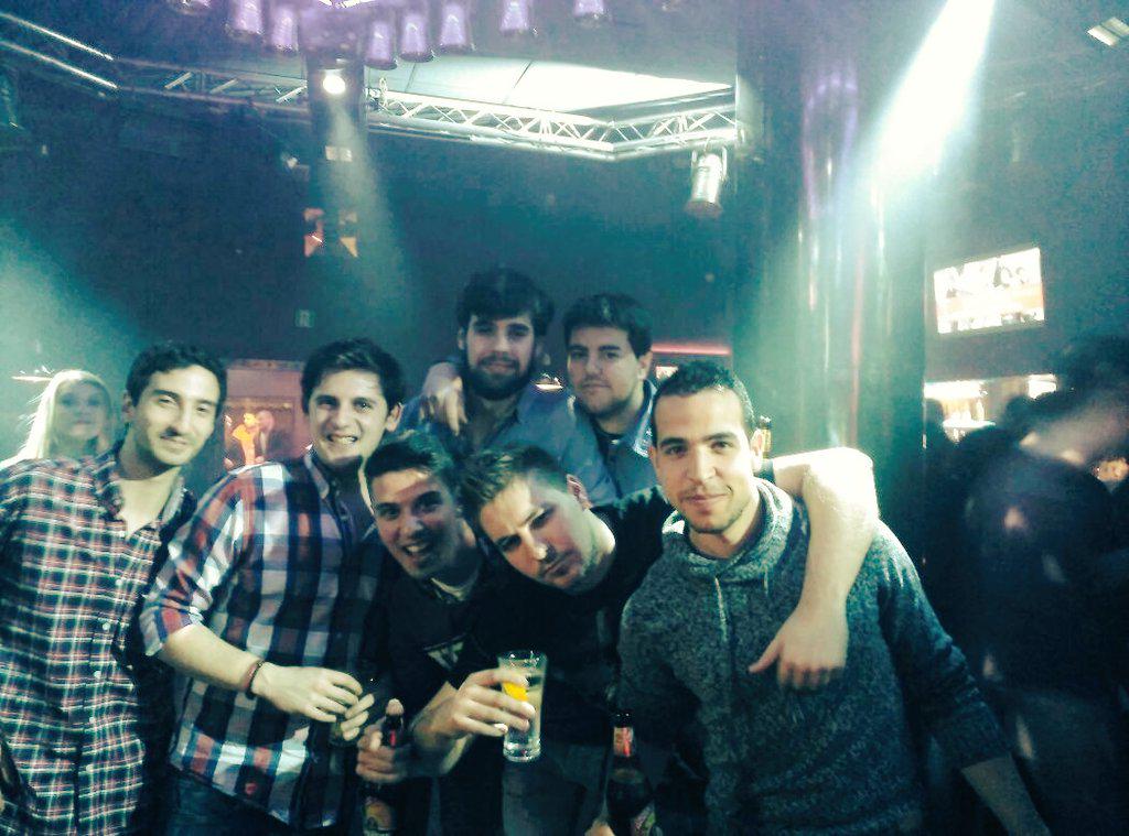 ivan_perzC's tweet photo. Resaca tremanda a vodkaaa!! Ahora rumbo Cracoviaa!! Que no pareeeeeeee http://t.co/HM2qZviWT3