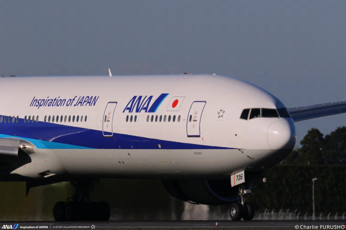 ANA_travel_info's tweet photo. 【ANA飛行機写真】
B777 ＠成田空港 http://t.co/YTLzJ5mALm
