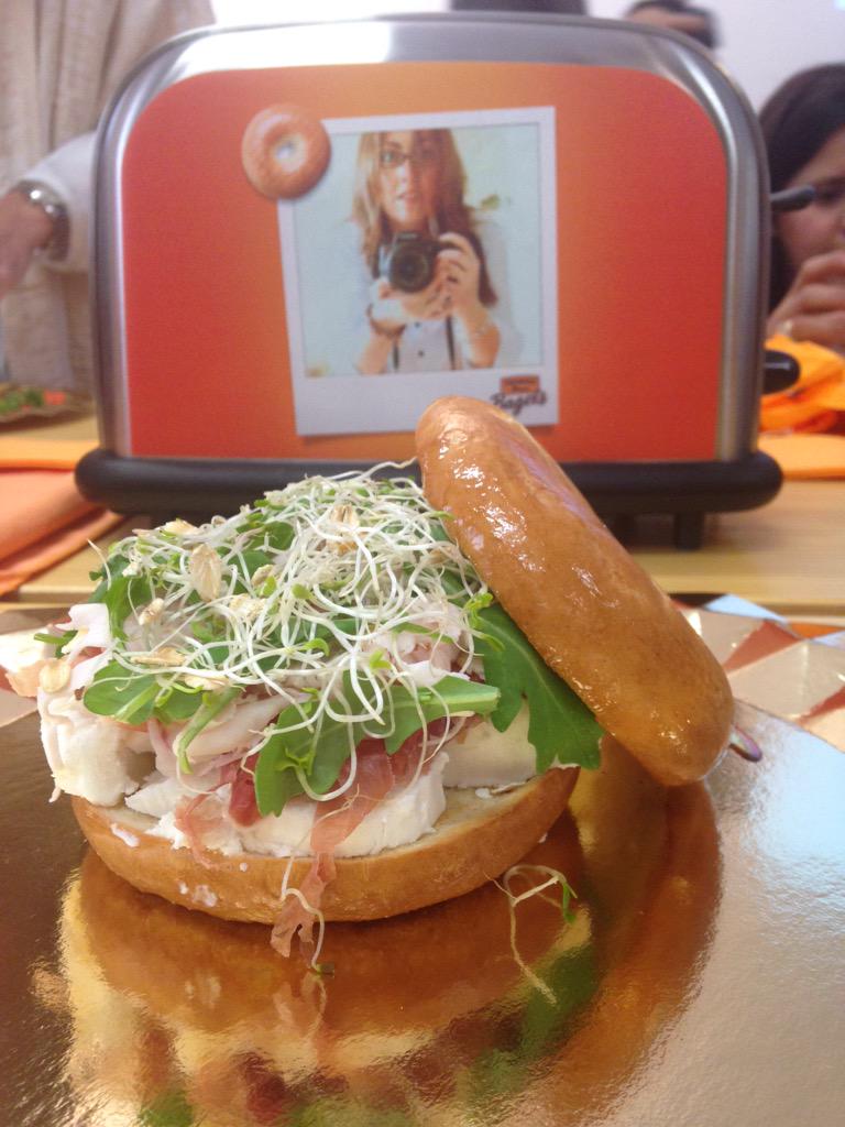 Ayúdame a ganar un curso de cocina para mí y 3 seguidores! Da MeGusta y retwittea gracias! <a href="/thomasbagelsES/">TBE</a>