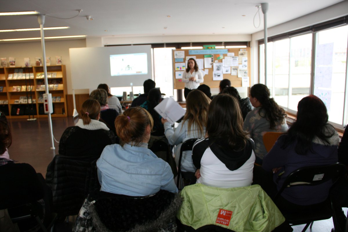 LVillamuriel's tweet photo. Continuamos con el taller de curriculum en @LVillamuriel !! Esperamos que a todos los asistentes les sirva de ayuda!! http://t.co/q9LkpOfS67