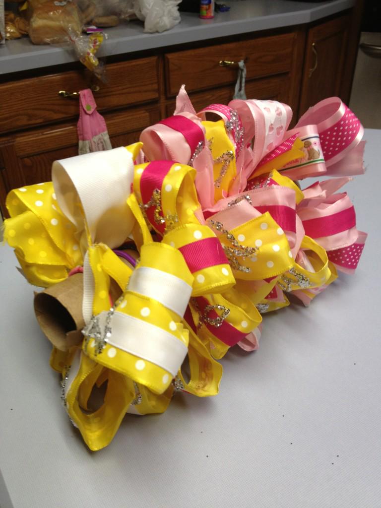 lbneurorn's tweet photo. 30 ribbons later.. #GSWSoftball supports #TeamMegan tonight! #gotribbons? http://t.co/61IINDbhUS