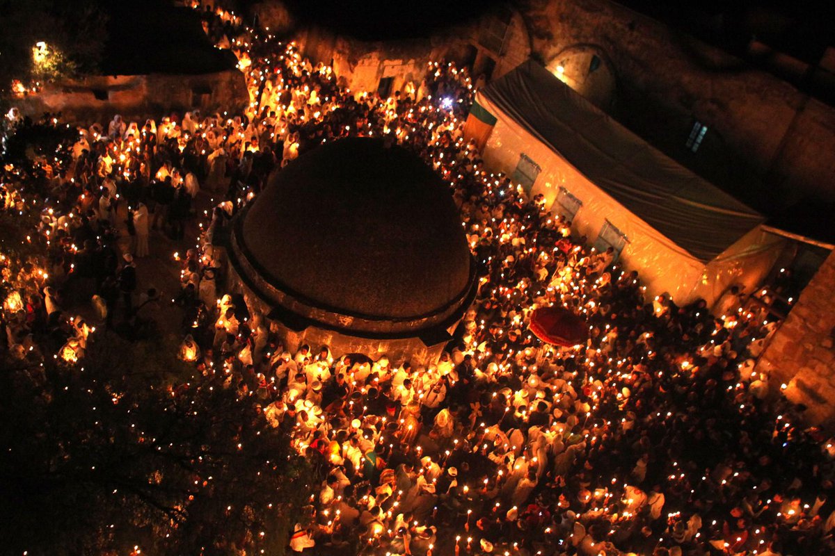 #Бдагодатный_огонь2015 #Схождениеблагодатногоогня #Иерусалим #holyFire fotosselect.ru/holy-fire-2015… #Ierusalem