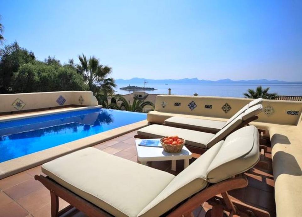 bookmallorca's tweet photo. Beach &amp; Sea lovers opportunity, rent a villa in #Alcanada, #Mallorca and enjoy this #Summer
http://t.co/YYbdNWPmFa http://t.co/BqbCxxNpZJ