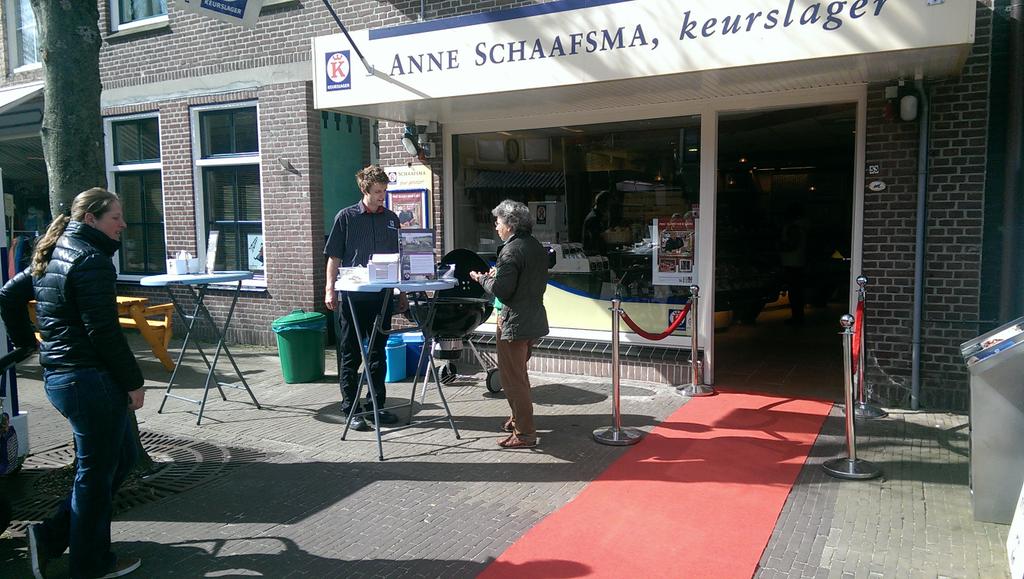 Vandaag is de @DagvandeSlager! Tot 16 uur demonstreren wij het uitsnijden van het beroemde <a href="/LivarVarken/">Livar BV</a>.#terschelling