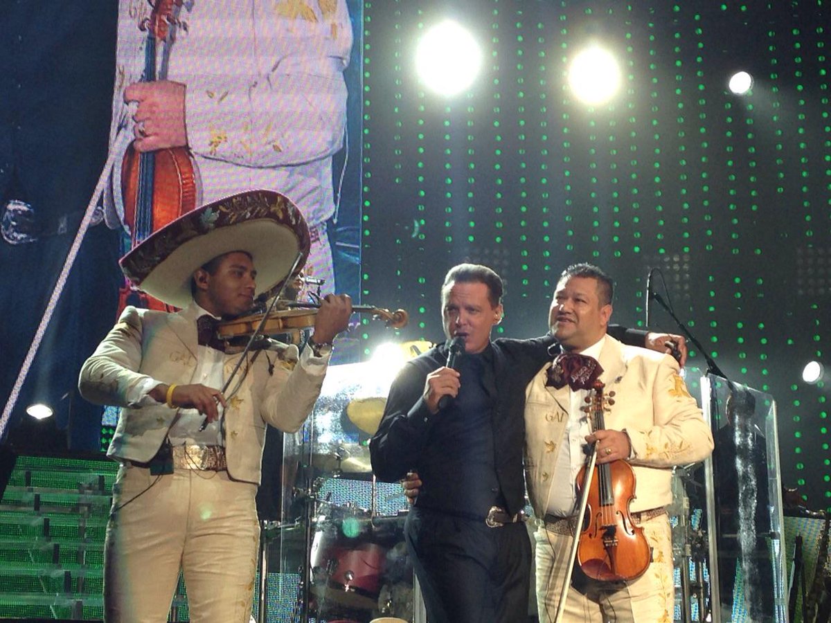 MGallosDeMexico's tweet photo. Vamos por 2 shows más con el Sr Luis Miguel, DEJA VU TOUR. Aguascalientes. http://t.co/xLCKlr6sc3