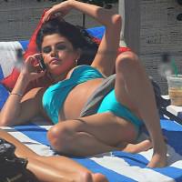 Selena Gomez Is The Queen of Upskirts
bit.ly/1DmRqi7