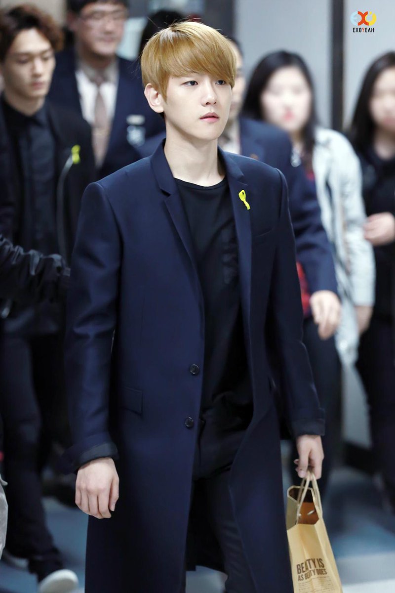 [HQ] 150416 Baekhyun at Gimpo Airport ©EXOYEAH
ww3.sinaimg.cn/large/aefb8f8f…