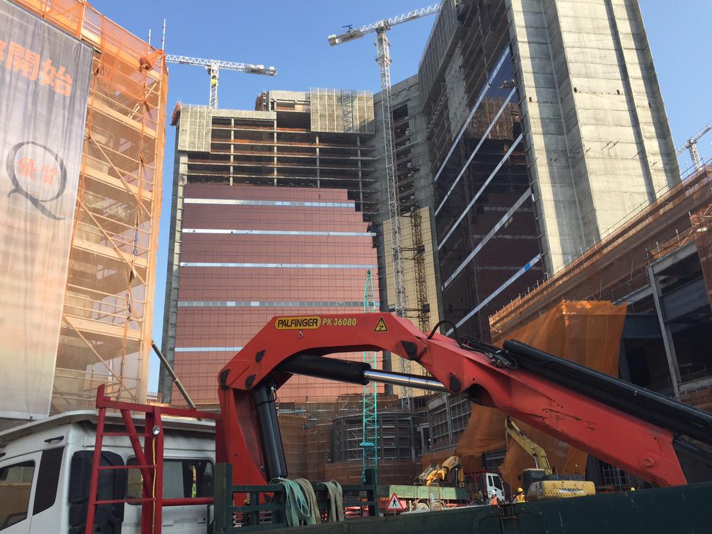 DaveJBach's tweet photo. Österreichische Firmen sind beim Bau des größten Hotels in #Macao an Bord #Doppelmayer #Palfinger http://t.co/c9j4aapiDi