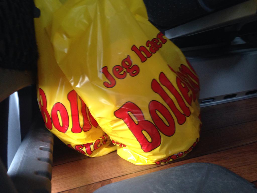 ErikLibaek's tweet photo. @TV2Paasche #bolleland #espaboller Siste stopp denne sesongen #2hockey http://t.co/rvepU8VSCD