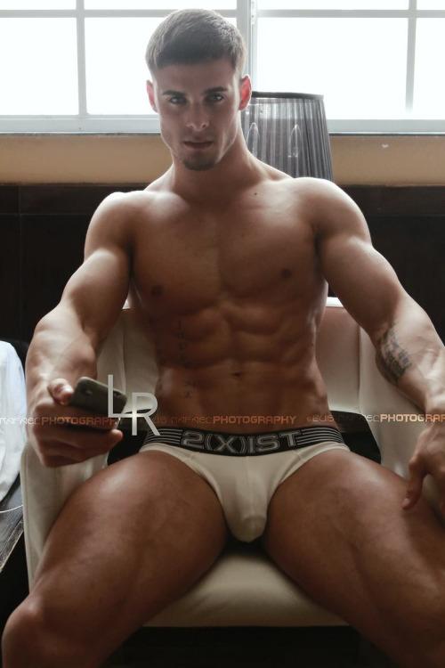 bulgeobsessed's tweet photo. http://t.co/siSm4weZRk
