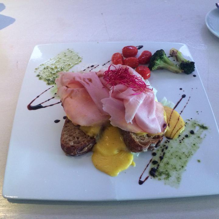 LunchInPhoenix's tweet photo. This was so overly #Absomazing!! Incredible service too! #myDamTrip http://t.co/uloKujbDrw http://t.co/l3JffYKO60