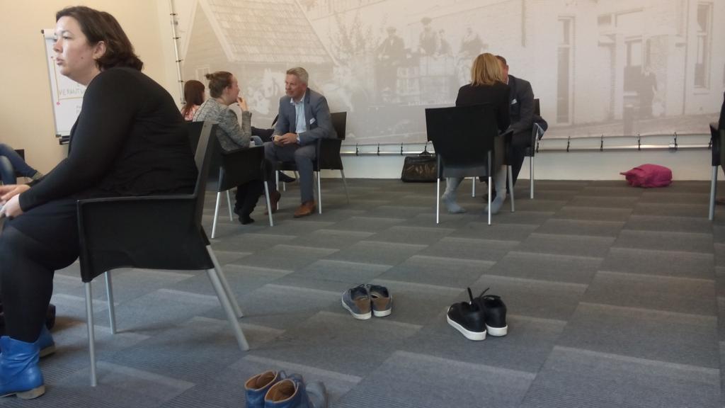 Onze workshop over leiderschap en eigen verantwoordelijkheid. Wat doen die schoenen daar? #WNO074