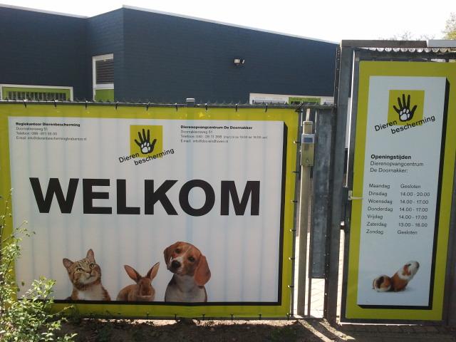 DBbrabantzo's tweet photo. Dierenopvangcentrum De Doornakker heeft nieuwe borden. Dank @FamaVolatEHV en @GetBannered. http://t.co/3y3gKiecPl